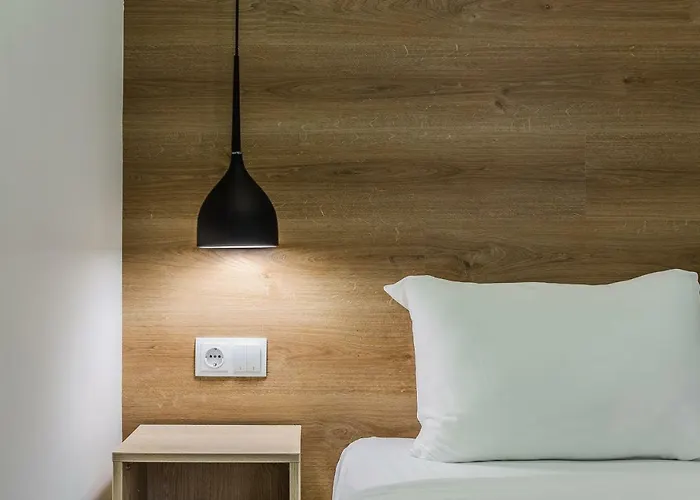 8 Rooms Apartotel On Meidan