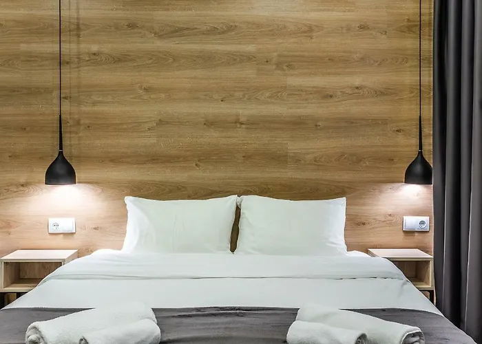 8 Rooms Apartotel On Meidan