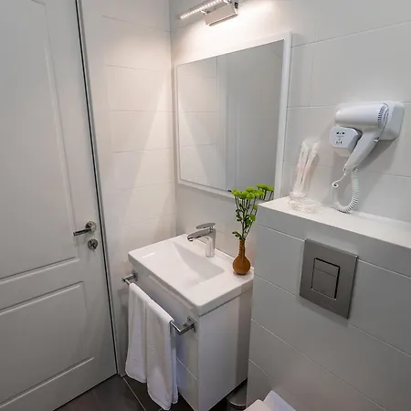 8 Rooms Apartotel On Meidan Tbilisi Exterior photo