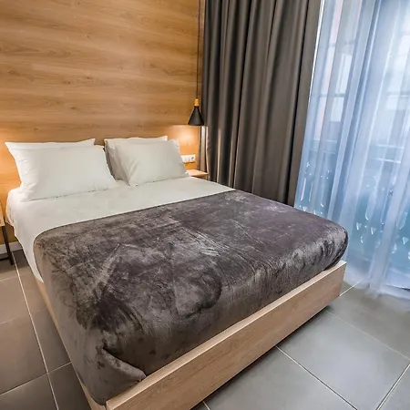 8 Rooms Apartotel On Meidan Tbilisi Exterior photo
