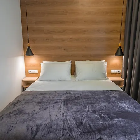 8 Rooms Apartotel On Meidan Tbilisi Exterior photo