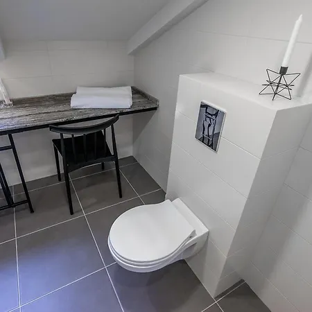 8 Rooms Apartotel On Meidan Tbilisi Exterior photo