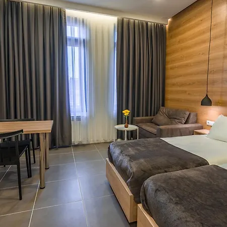 8 Rooms Apartotel On Meidan Tbilisi Exterior photo