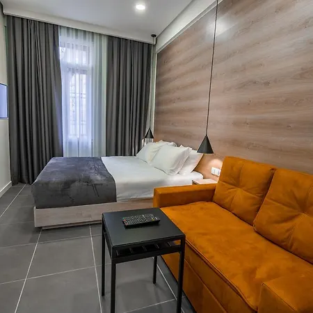 8 Rooms Apartotel On Meidan Tbilisi Exterior photo
