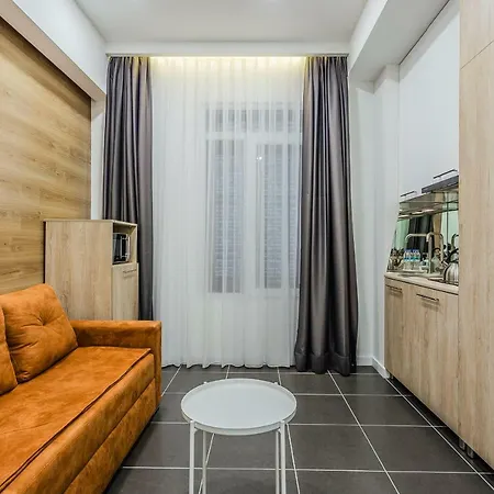 8 Rooms Apartotel On Meidan Tbilisi Exterior photo