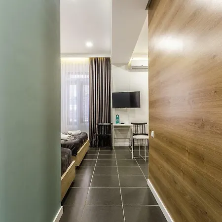 8 Rooms Apartotel On Meidan Tbilisi Exterior photo